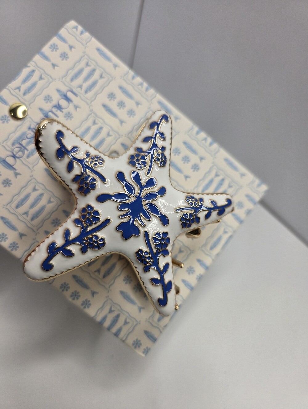💙▪️Persimmon ▪️White & Blue Starfish Hair Metal Claw Clip with Gold Accents - Picture 7 of 8
